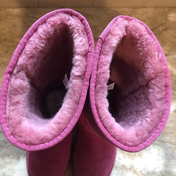 UGG Tall Classic 4.0 - Picture 2 of 8